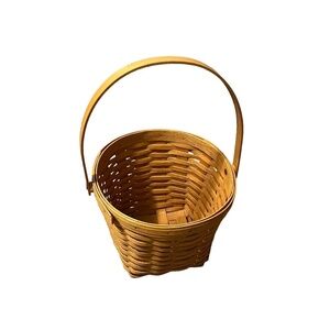 Longaberger Hand Woven Round Handled Basket Signed 2000 Square‎ bottom, Sz 8.75"